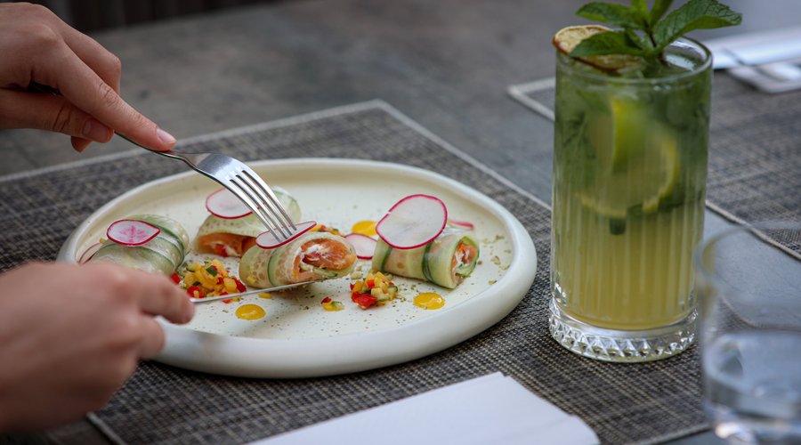 Put this platter of Kamchatka rolls with smoked salmon on your plans for this weekend! 💚