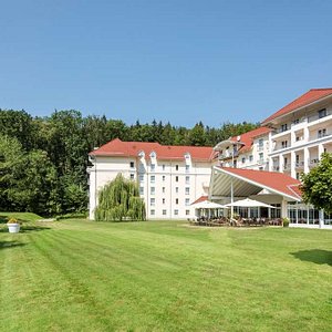 Best Western Plus Parkhotel Maximilian Ottobeuren in Ottobeuren, image may contain: Resort, Hotel, Grass, Lawn