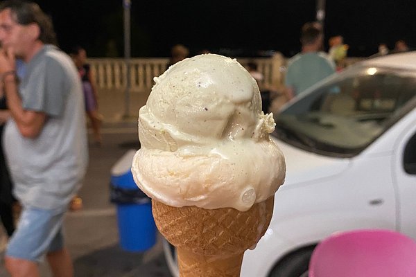 Torta ricoperta di pasta di zucchero, con abito Barbie completamente fatto  a mano - Picture of Ristorante Il Gambero, Francavilla Al Mare - Tripadvisor