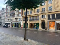 P1010444 Sloane Street Fashion shops, Sloane Street, London…