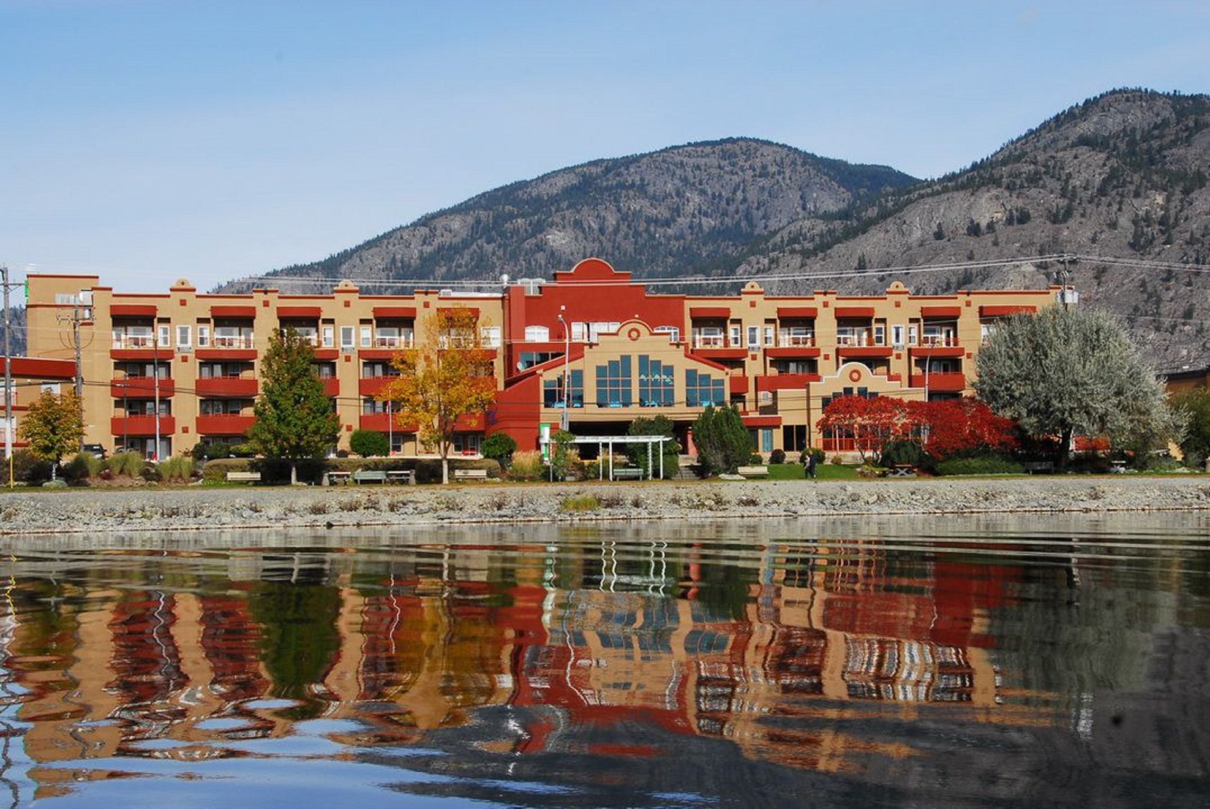 HOLIDAY INN HOTEL & SUITES OSOYOOS $118 ($̶1̶6̶5̶) - Updated 2021 ...