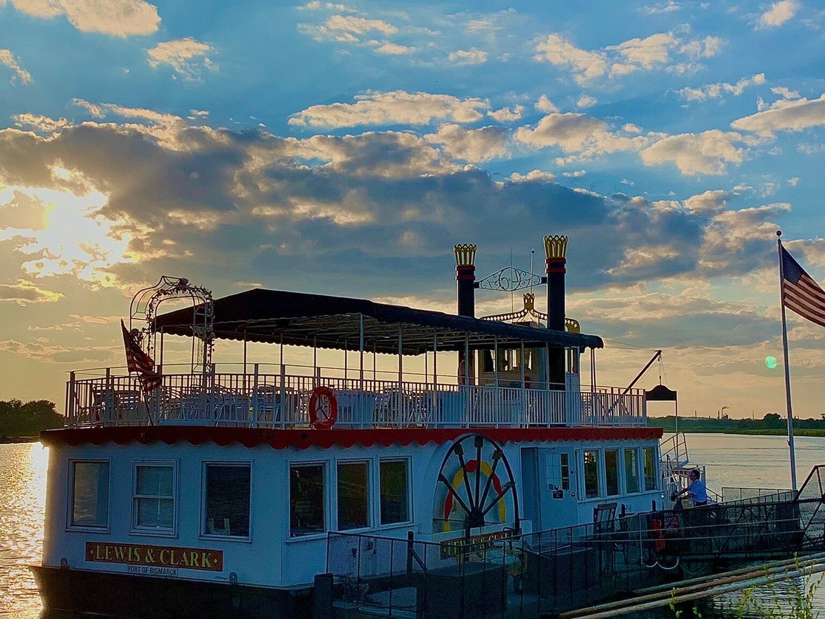 lewis and clark riverboat about