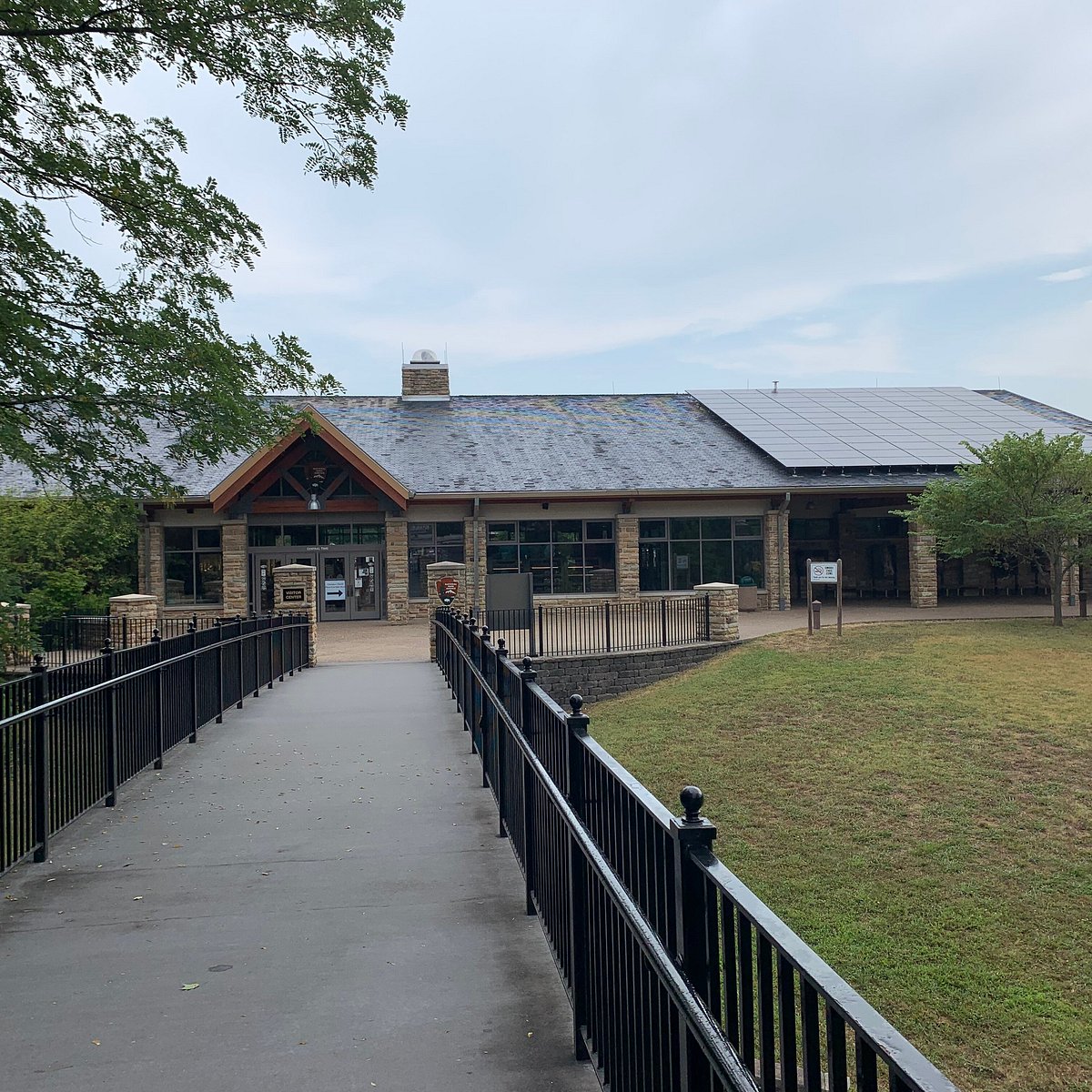 mammoth cave visitor center guided tour pavilion b