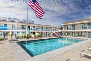 Pool & Beach