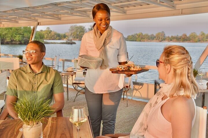 zambezi river cruise        
        <figure class=