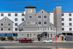 Elizabeth Oceanfront Suites in Newport, image may contain: Neighborhood, Condo, Urban, Pickup Truck