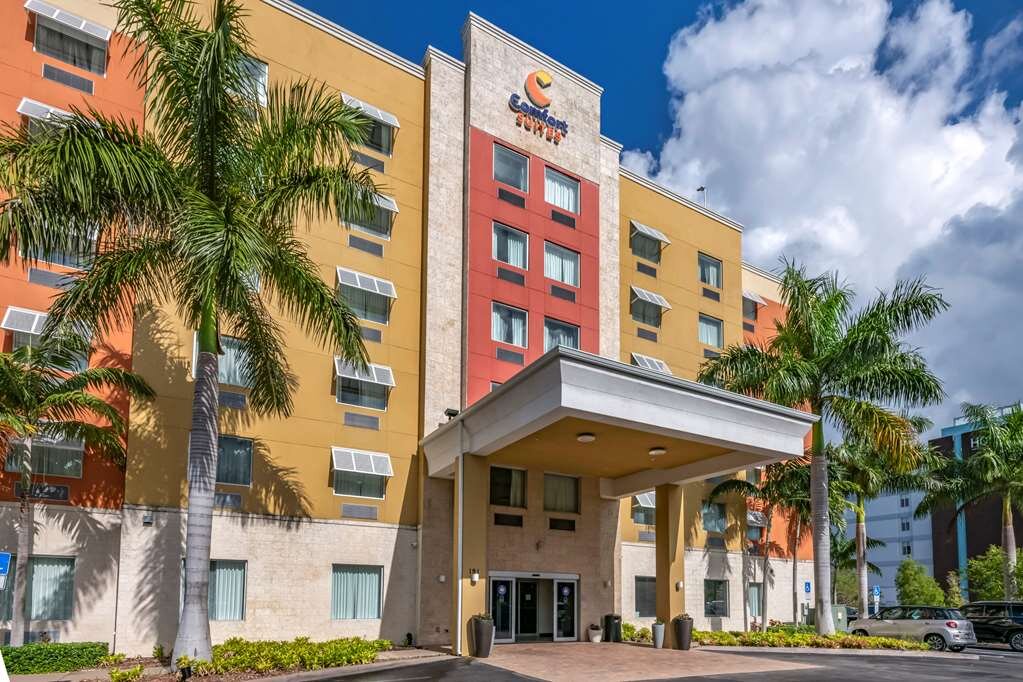 Comfort Suites Fort Lauderdale Airport South Cruise Port Dania Beach   Hotel Exterior 