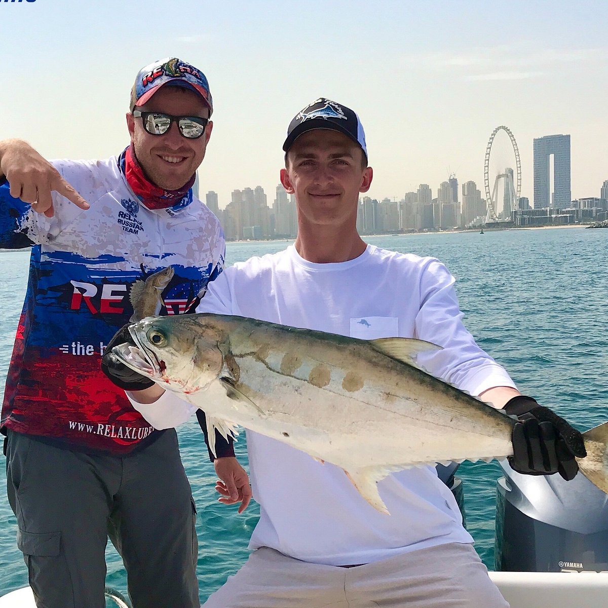 Fishing dubai. Рыбалка в Дубае. Рыболовство в ОАЭ. Рыбалка в Эмиратах с берега. Moon Island Dubai.