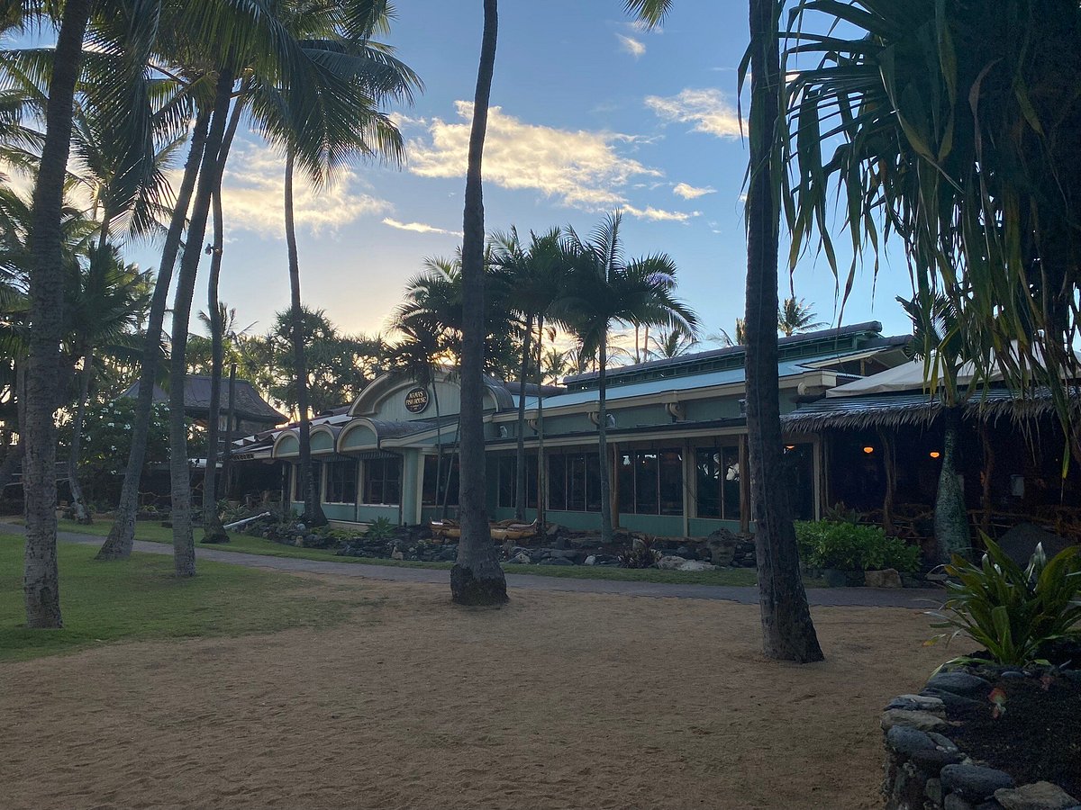Hawaiian decor. - Picture of Mama's Fish House, Maui - Tripadvisor