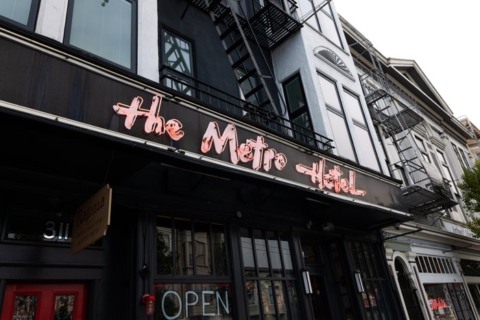 THE METRO HOTEL - Updated 2025 Prices, Reviews, and Photos