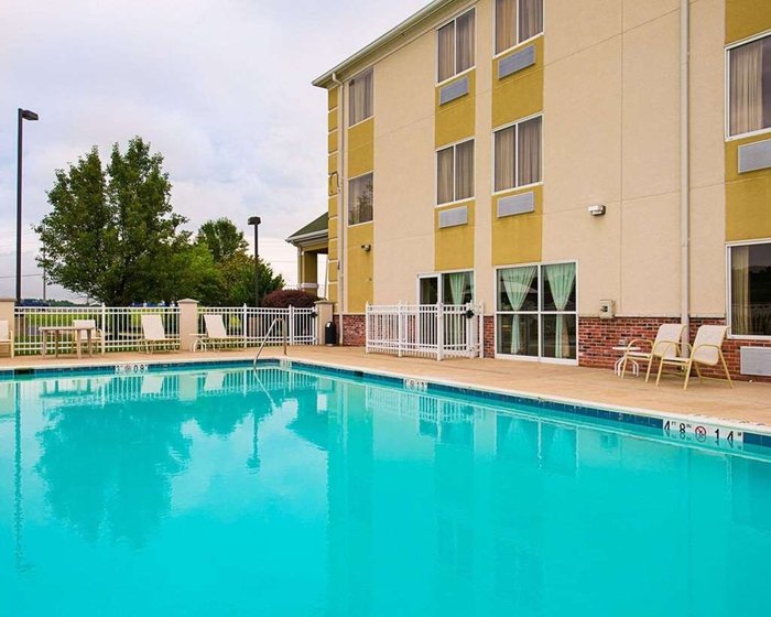 Quality Inn Spring Mills Martinsburg North Pool Pictures & Reviews