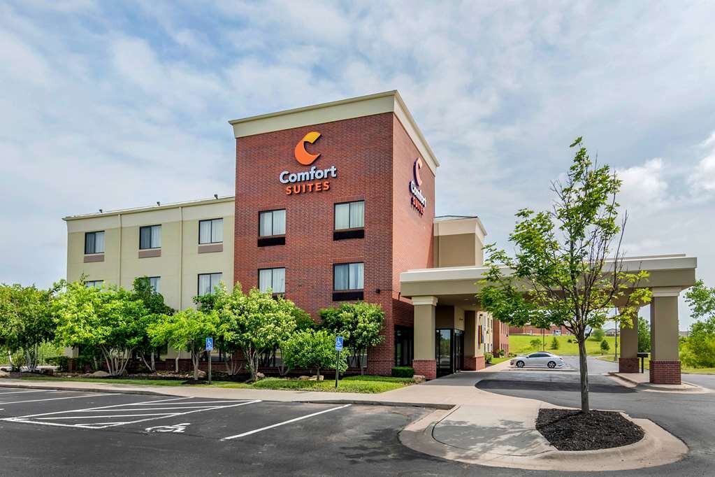 Hotel photo 18 of Comfort Suites Speedway - Kansas City.