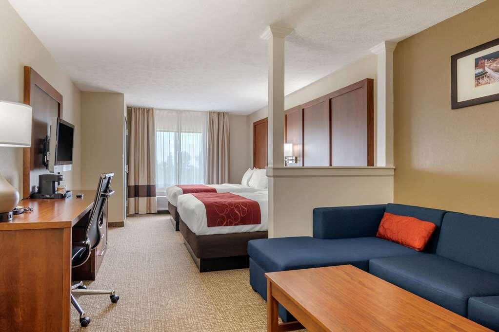 Hotel photo 9 of Comfort Suites Speedway - Kansas City.
