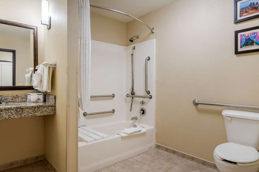 Hotel photo 26 of Comfort Suites Speedway - Kansas City.