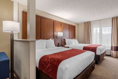 Hotel photo 1 of Comfort Suites Speedway - Kansas City.