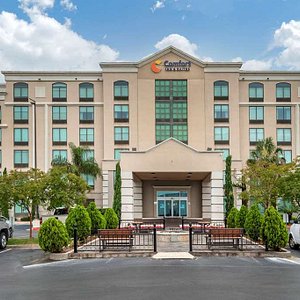 Comfort Inn & Suites New Orleans Airport North in Kenner, image may contain: Hotel, City, Office Building, Condo