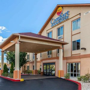 Comfort Inn and Suites Airport Convention Center