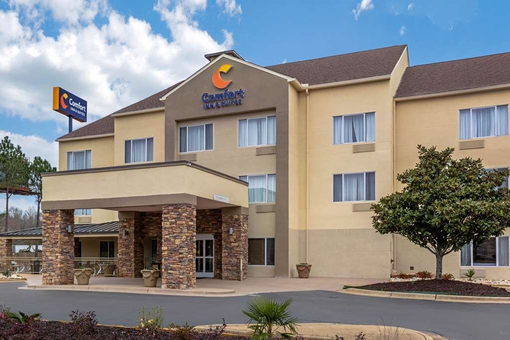 COMFORT INN & SUITES MONTGOMERY EAST CARMICHAEL RD $81 ($̶9̶7̶ ...