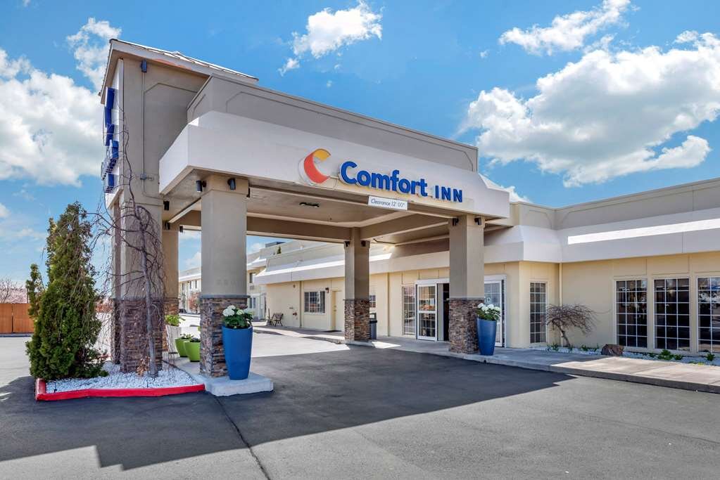 COMFORT INN SUITES KLAMATH FALLS Updated 2024 Prices Hotel   Hotel Exterior 