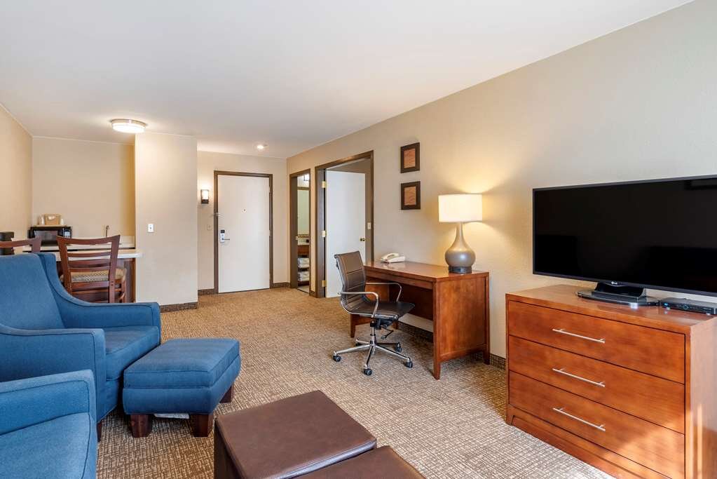 Hotel photo 1 of Comfort Inn & Suites Klamath Falls.