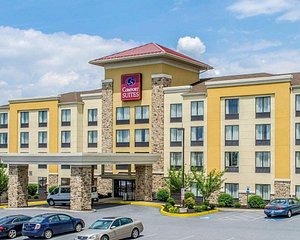 Comfort Suites Hummelstown-Hershey in Hummelstown, image may contain: Hotel, City, Condo, Urban