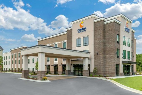 COMFORT INN & SUITES $125 ($̶1̶5̶0̶) - Updated 2024 Prices & Hotel ...