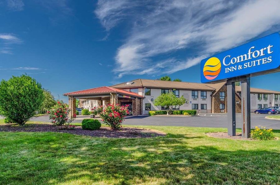 COMFORT INN & SUITES $106 ($̶1̶3̶3̶) - Prices & Reviews