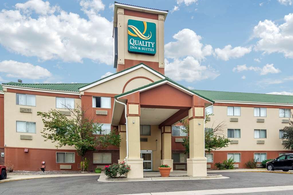 QUALITY INN SUITES LAKEWOOD DENVER SOUTHWEST Updated 2024 Prices   Hotel Exterior 