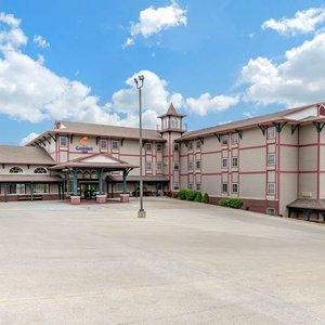 Comfort Inn Warrensburg Station in Warrensburg, image may contain: Hotel, Building, Resort, Housing