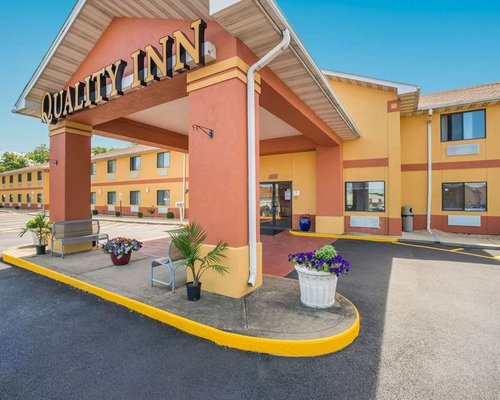 hilton hotels in fairview heights il