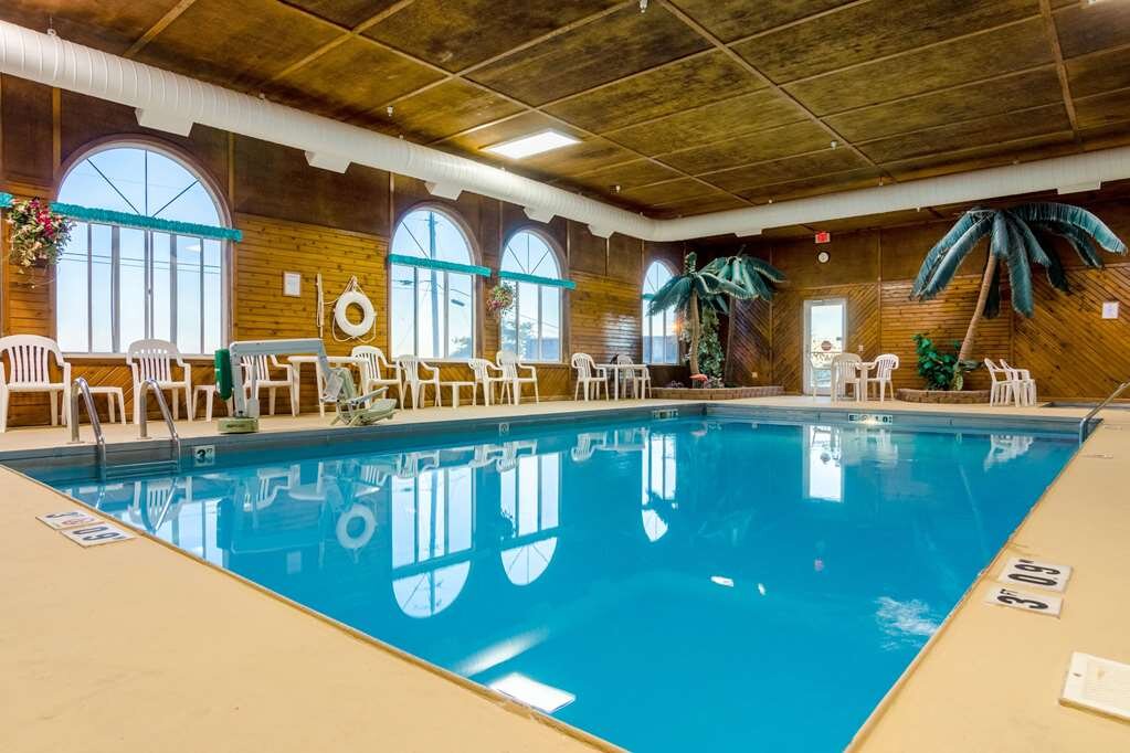 Quality Inn Pool Pictures & Reviews - Tripadvisor