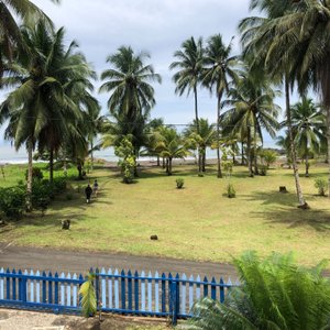 Vista a la playa desde la zona donde se sirven las comidas