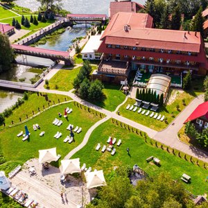 Medvezhyi Ozera Park Hotel in Medvezhyi Ozera, image may contain: Building, Outdoors, Housing, Hotel