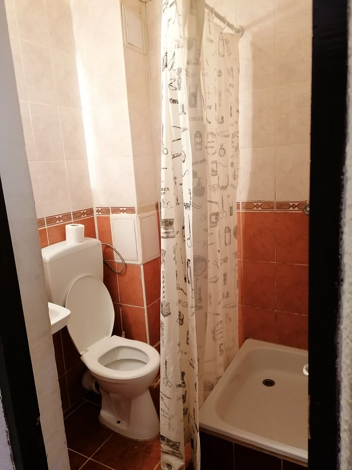 Порно видео Скрытая камера в туалете Италия