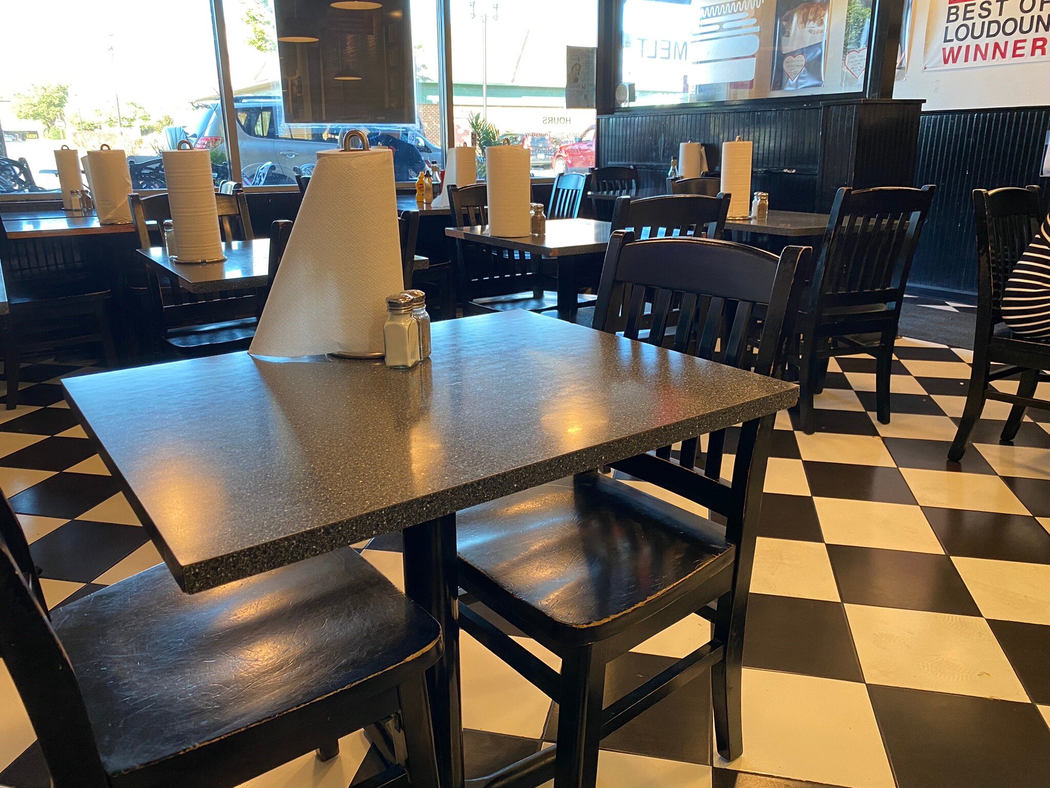 Restaurants seating best sale near me