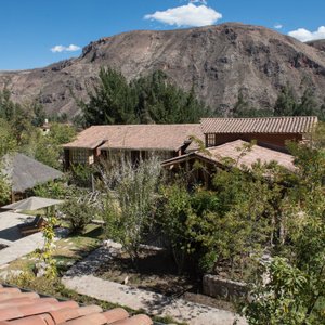 Vista a las montañas y jardines, un must en tu estadía en el Valle Sagrado.