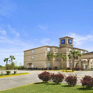 Welcome to the Baymont Inn and Suites Marrero