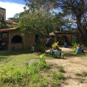 Em frente ao bar forró e buraco do tatu