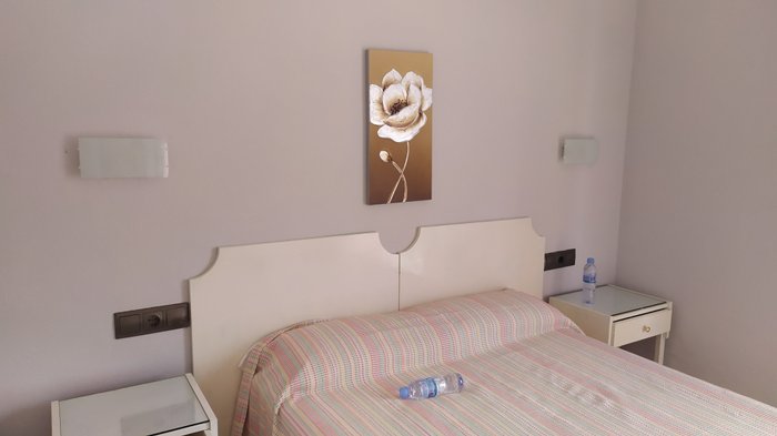 Imagen 13 de Hostal Perla Riudoms