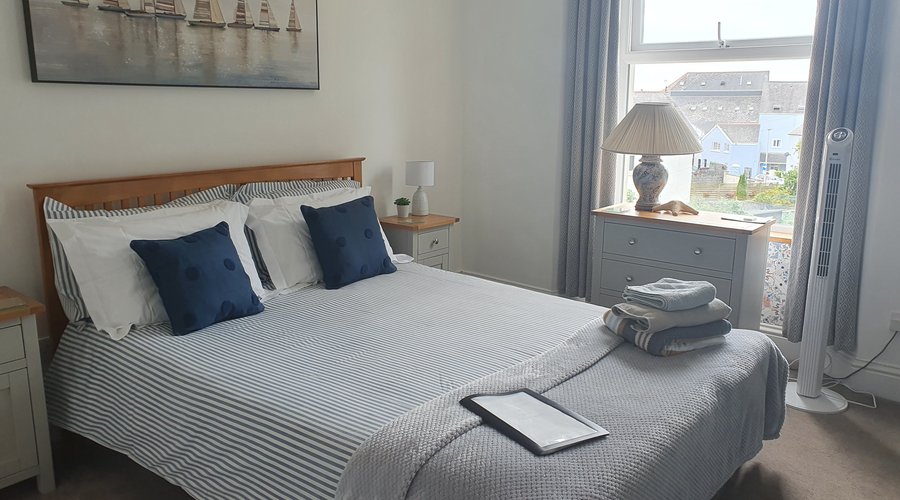 Room 3 - with lounge area and en-suite