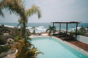Pool & Beach