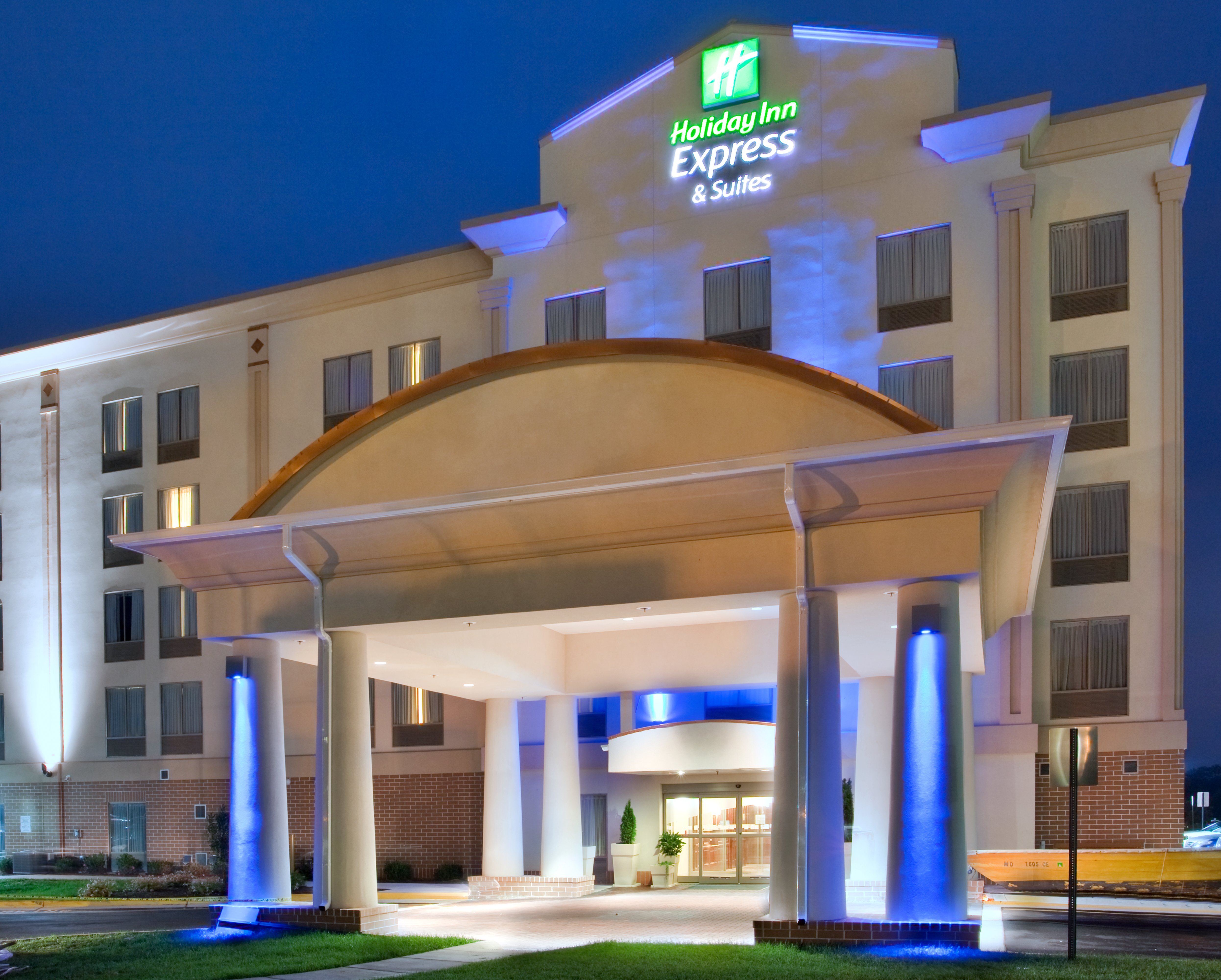 HOLIDAY INN EXPRESS & SUITES FREDERICKSBURG, AN IHG HOTEL $92 ($̶1̶1̶0̶ ...