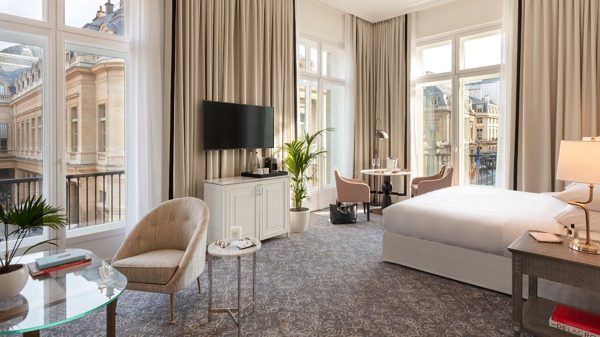 盧浮宮酒店，位於巴黎的飯店