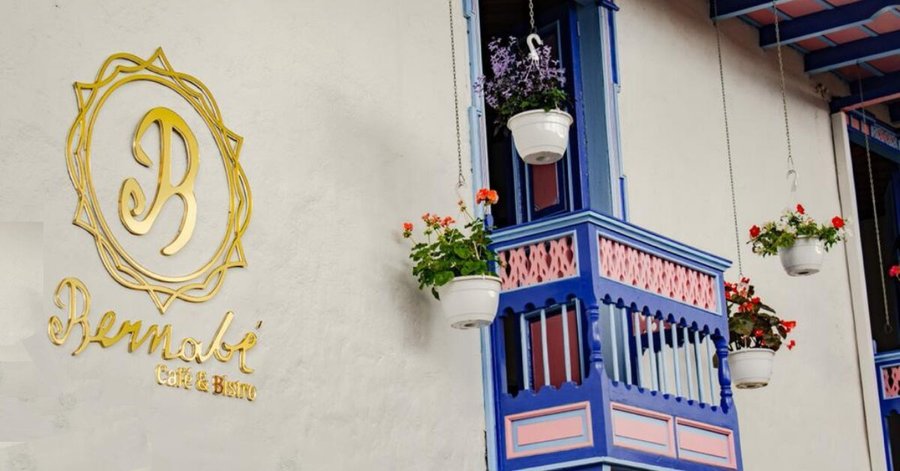 Estamos en la casa mas bonita de la Calle Real. Visítanos y #FusionaTusSentidos

