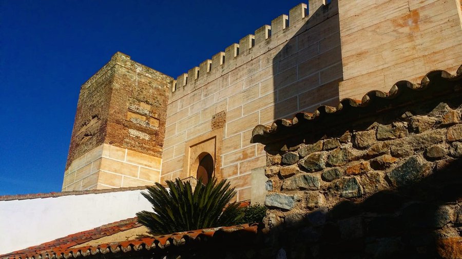 Imagen de la Puerta más antigua que se conserva del Castillo. La Puerta de la Reina. 