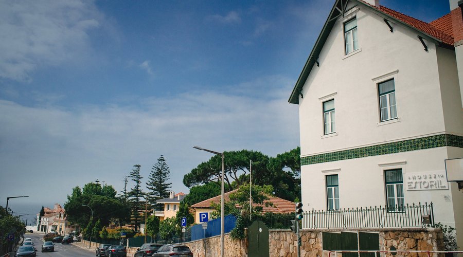 Avenida Fausto Figueiredo n3
5 minutes walking to the Beach!