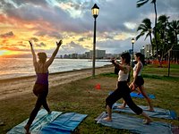 Honolulu Sunset Yoga na praia de Waikiki 2024 - Oahu