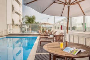 Intercity Florianopolis in Florianopolis, image may contain: Cup, Terrace, Resort, Pool