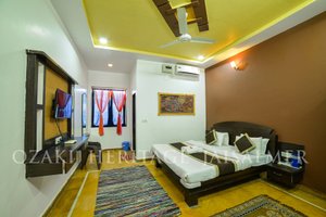 Room & Suite