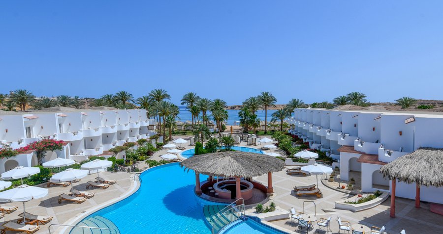 Hotel Overview Pools Side 